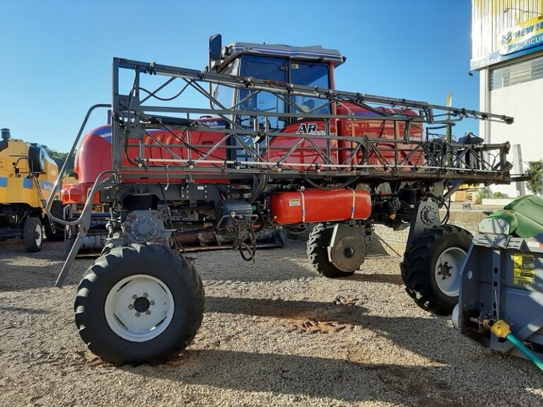 Leia mais sobre o artigo Pulverizador Auto Propelido Aral AR 4X4