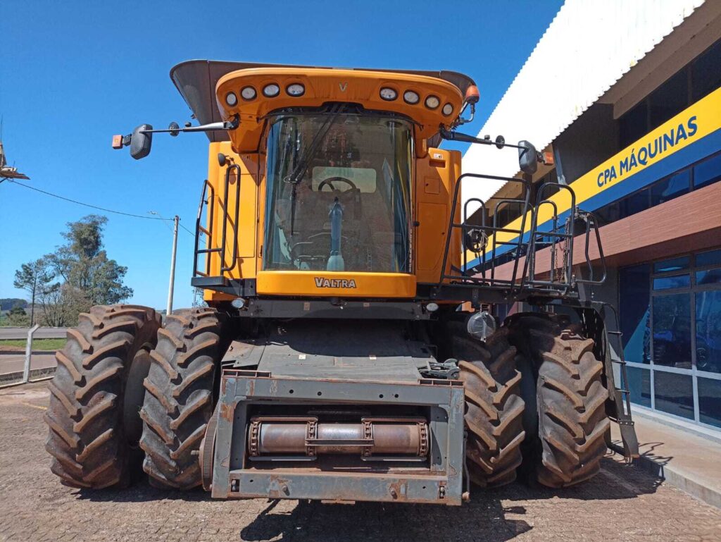 Colheitadeira-BC8800-Frente