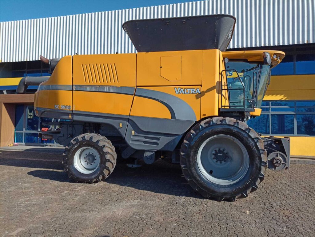 Colheitadeira-BC8800-Lateral