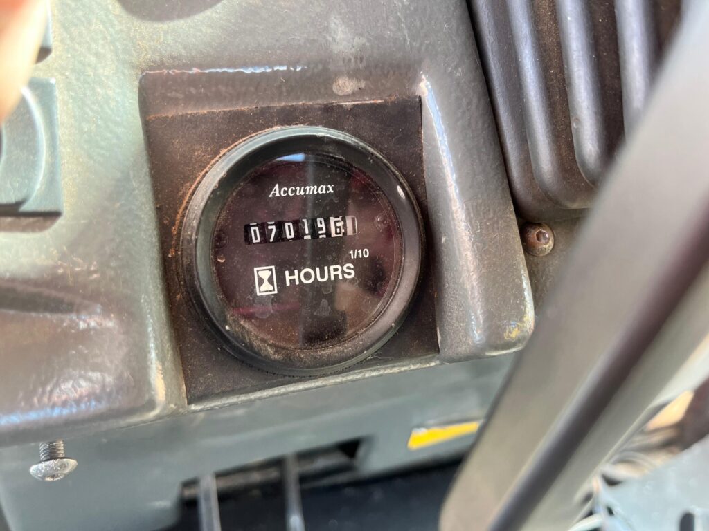 MF 7180- foto horimetro