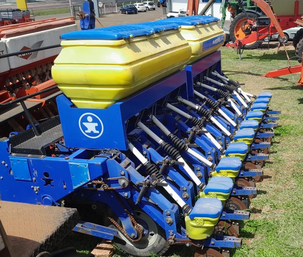 Plantadeira Imasa 10 linhas Plantum traseira 1 serie 38895 01