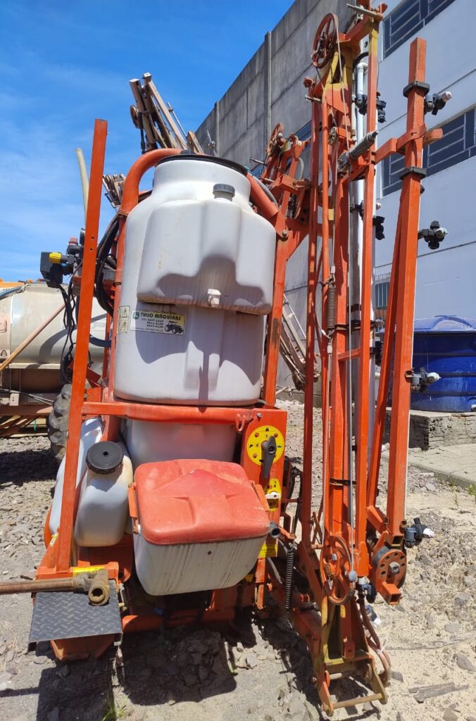 2- PULVERIZADOR HIDRÁULICO PORTER 800 USADO - KUHN