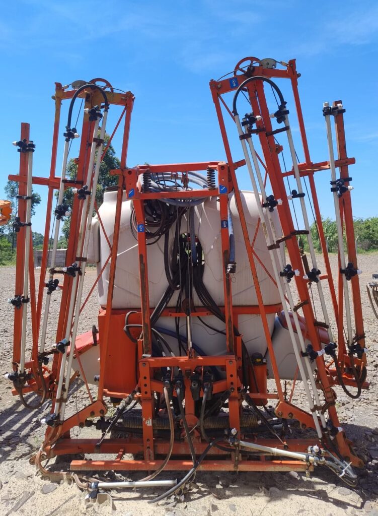 3- PULVERIZADOR HIDRÁULICO PORTER 800 USADO - KUHN